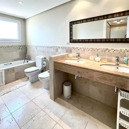 Luxury Hills Pool & Garden Apartment *