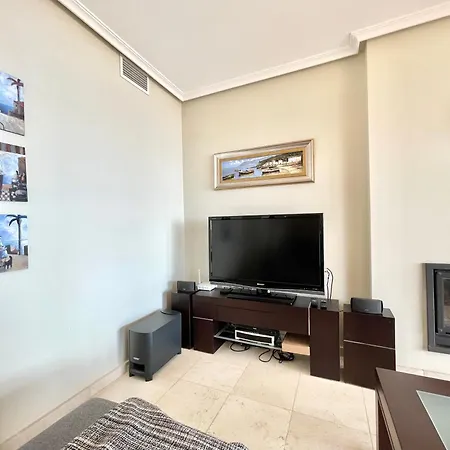 Luxury Hills Pool & Garden Apartment *