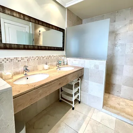 Apartment Luxury Hills Pool & Garden