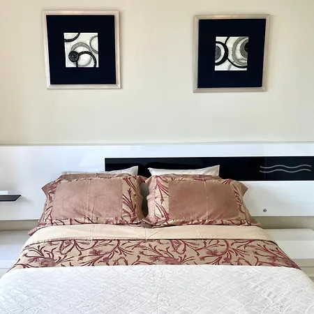 Luxury Hills Pool & Garden Apartment *
