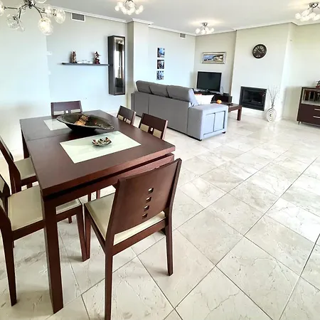 Luxury Hills Pool & Garden Apartment *