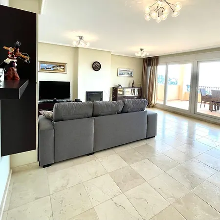 Apartment Luxury Hills Pool & Garden *