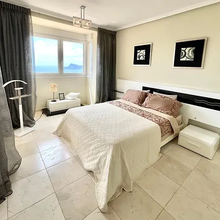 Luxury Hills Pool & Garden Apartamento