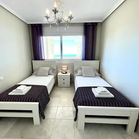 Luxury Hills Pool & Garden Apartment